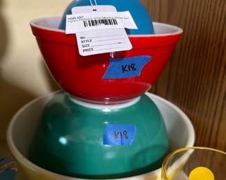 Pyrex Primary VTG Mixing Bowl Set