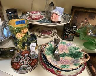 Majolica Frog Vase, Oriental Plates, Decorative Bowls, Oriental Dishes