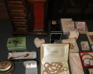 Fun vintage pieces of costume jewelry