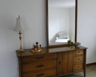 Gotta love the Mid Century Modern look