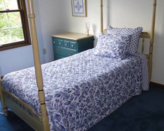 Twin four poster bed