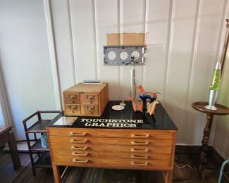 Storage cabinet for large paper