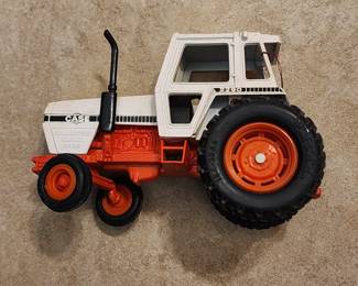 Case die-cast tractor