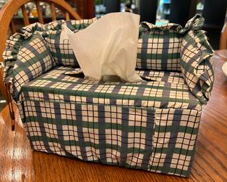 Seat cushion tissue holder 