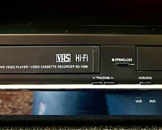 Toshiba DVD Video Player/Video Cassette Recorder 