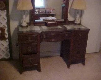 Kneehole Desk with Mirror