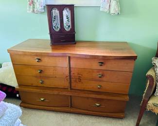 Bassett pieces priced separately 3 pieces