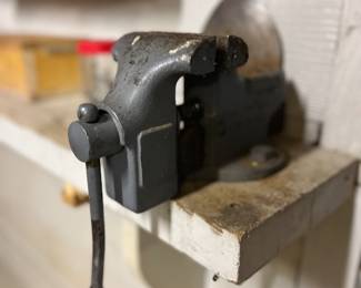 Bench vise 