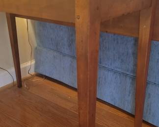 double drop-leaf pencil leg table