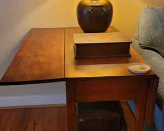double-drop leaf pencil leg table