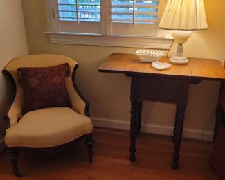 Double drop leaf small table with two drawers and original key, Slipper chair