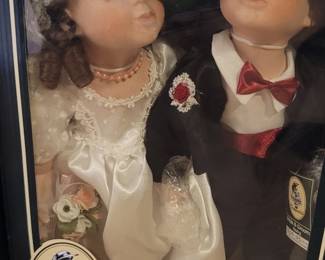 Geppeddo Porcelain Bride & Groom Kissing Dolls