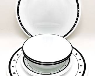 Set Of 6 Vintage Corelle Vitrelle Dishes: 2 Dinner Plates, 2 Dessert Plates & 2 Bowls
Lot #: 86