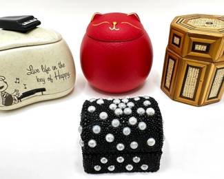 4 Small Covered Trinket Boxes: Peanuts, Cat, Beaded Ring Box & Handmade Rattan From The Phillipines
Lot #: 125
