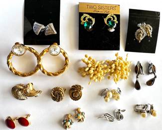 13 Pairs Vintage Clip-On Earrings By Monet, Majorica & More, Includes 3 New
Lot #: 139