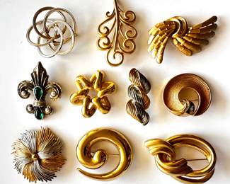 10 Vintage Brooch Pins By Monet, E. Pearl, BSK & More
Lot #: 92
