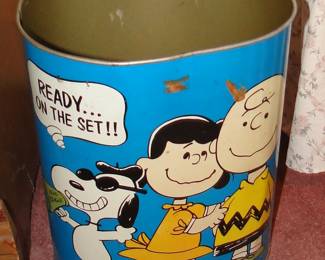 Snoopy trash can