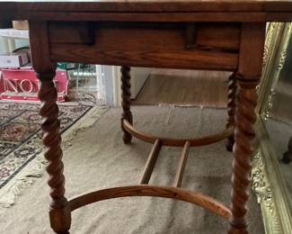 Table with twisted barley legs