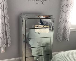 Mirrored chest of drawers 