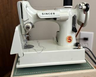 Very nice Singer sewing machine