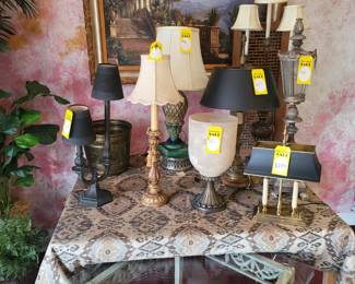 Lots of lamps in a hard work available.
