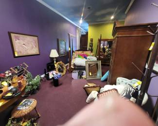 The finger in that picture is not for sale. Everything else is though.