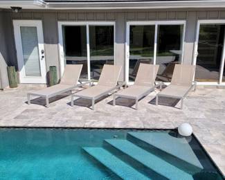 Pool Lounge Chairs 