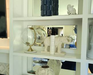 Decorative good in cobalt and white 