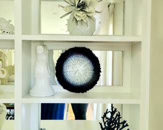 Decorative good in cobalt and white 