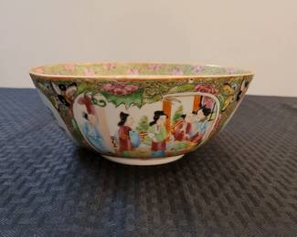 Antique Chinese Famille Rose bowl lg