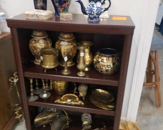 Shelf
Brass Decor