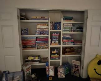 BOARD GAMES & PUZZLES