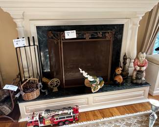 FIREPLACE SCREEN & TOOLS