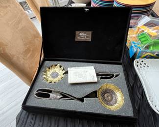 NEW MICHAEL ARAM SALAD TONGS