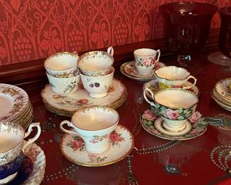 TEA CUPS & SAUCERS