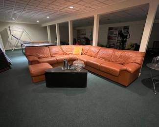 LEATHER SECTIONAL SOFA