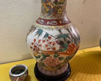 Large Chinese vase 