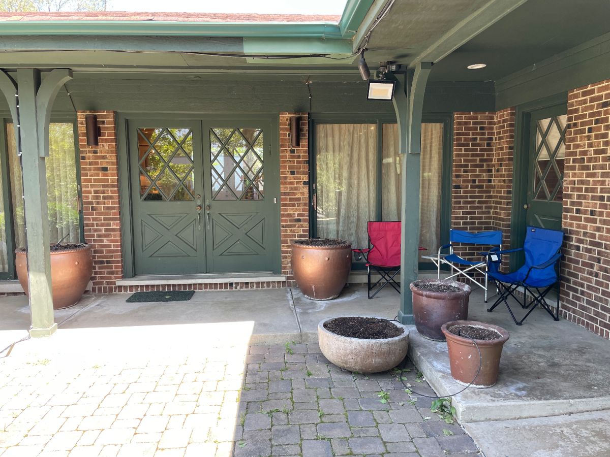 Outstanding Northbrook Estate Sale by An... starts on 5/24/2024