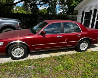 2000 Mercury Marquis 
131,833 mileage 