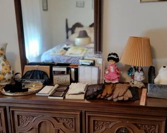 Gloves, Purses, wallets, Lamps, Doll, Hankies More