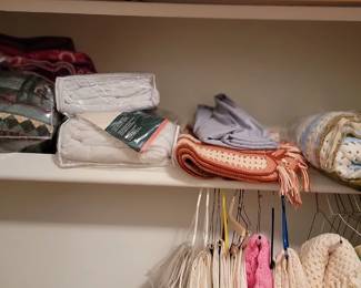 Linens, Comforters, Table Cloths, Afghans, Blankets, Sheets