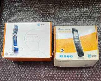 PPE156- (2) Motorola Flip Phones