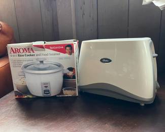 PPE087- Aroma Rice Cooker & Oster Toaster