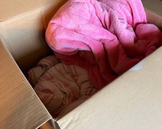 PPE007- Assorted Blankets & Quilts