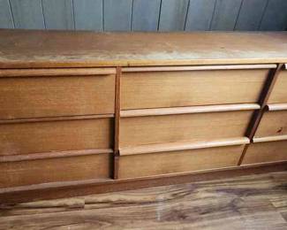 PPE017 - Danish Nine-Drawer Dresser 