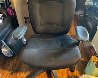 PPE003- Black Swivel Office Chair