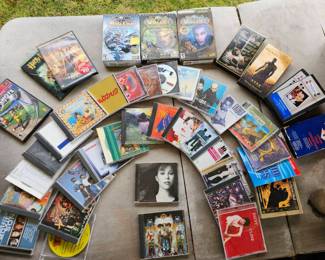 PPE109-Lot Of CDs, Dvds, World Of Warcraft And Videocassettes