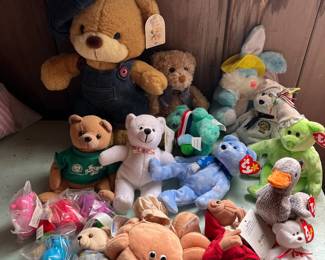 PPE169- Assorted Stuffed Bears & Animals