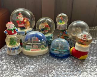 PPE120- Various Vintage Snow Globes