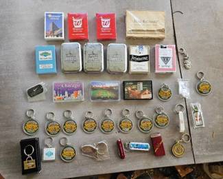 PPE142-Lot Of playing Cards And Keychains